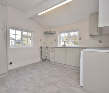 2 bedroom end terraced house to rent, - Photo 5