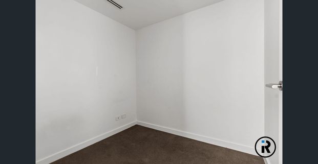 Modern 2-Bedroom Apartment with Stunning City Views in South Brisbane - Photo 1