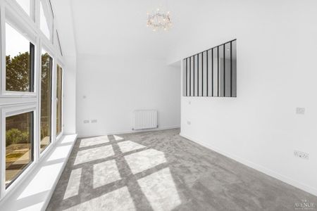 4 bedroom detached house to rent - Photo 2