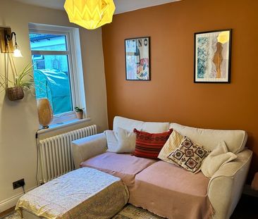 2 Bed Terraced House, Eland Road, CR0 - Photo 2