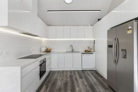 Sunny spacious house with sea views - Photo 2
