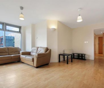 3 bedroom flat to rent - Photo 3