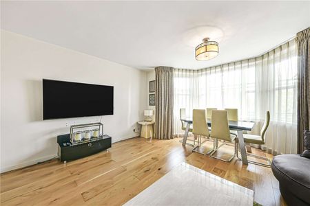 Lateral three bedroom apartment set within a portered block in St Johns Wood. - Photo 4