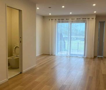 Modern 3-Bedroom Townhouse Backing onto Park - Available Immediately! - Photo 5