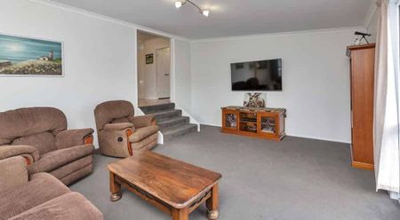 Tidy 3 bedroom home in best location in OTP. - Photo 5