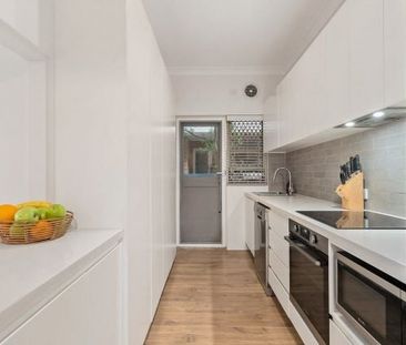 Sun-Filled, Renovated Apartment Just Steps from the Bay - Photo 5