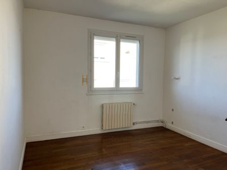 Location Maison 4 pièces 90m² ST YRIEIX LA PERCHE 87500 - Photo 4