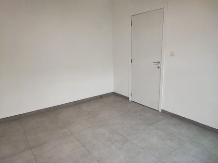 Leuk en modern gelijkvloers appartement met 3 slpks en tuin gelegen te Olmen centrum ! - Photo 3