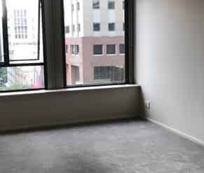 Close to the centre of it all! - Photo 2