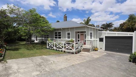 Family home in prime location - Photo 5