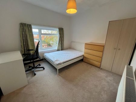 5 bedroom semi-detached house to rent - Photo 4