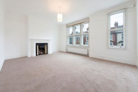 3 bedroom flat to rent - Photo 2