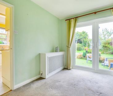 4 bedroom semi-detached house to rent - Photo 2