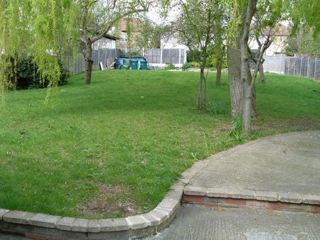 Studio Flat, Queens Road, NW4 - Photo 2