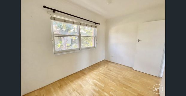 Boutique Two-Bedroom Apartment in Prime Location - Photo 1