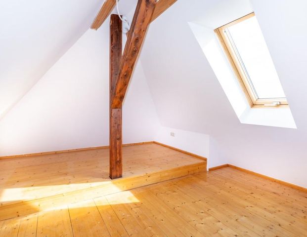 Repräsentative Dachgeschoss Büroeinheit in historischer Villa im Westviertel - Foto 1