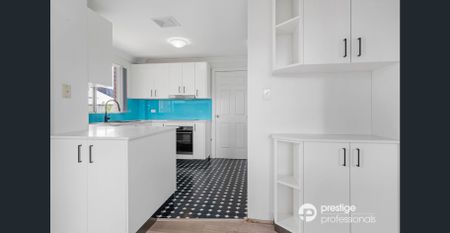 Charming Townhouse in Prime Location! - Photo 2