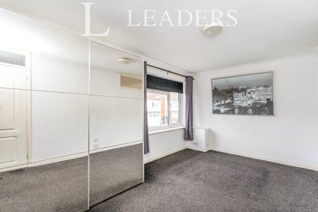 1 bedroom flat to rent Parham Road - Photo 5