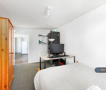 1 bedroom in a house share to rent - Photo 6