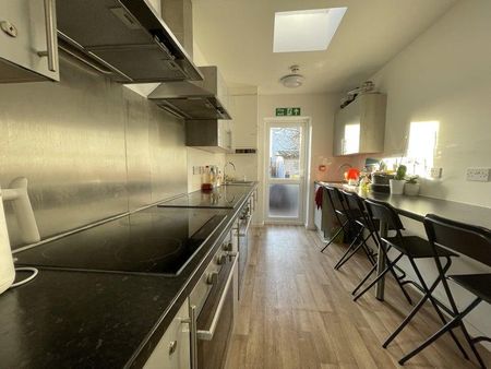 1 bedroom bedsit to rent - Photo 5