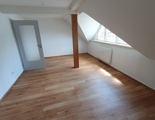 Hermsdorf, Helle 2-Raum-Wohnung im Zentrum von Hermsdorf (DG links) - Photo 1