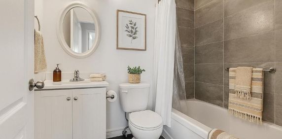 Grand 5 ½ rénové, lumineux, rangement, stationnement inclus - Photo 2