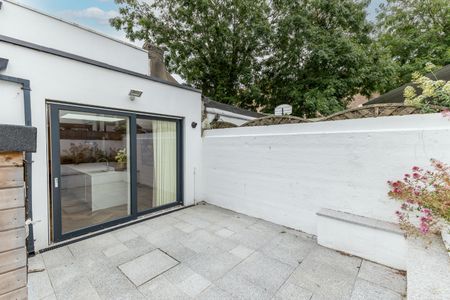 Albert Place East, Grand Canal Street, Dublin 2, D02 PE00. - Photo 5