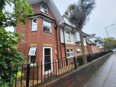 Rushton Crescent, Bournemouth - Photo 3