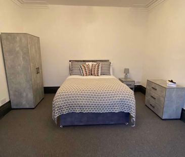 Large Rooms Newly Refurbished 10 Bed HMO St Johns Room 6 - Photo 2