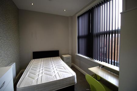 1 bedroom in a house share to rent - Photo 2