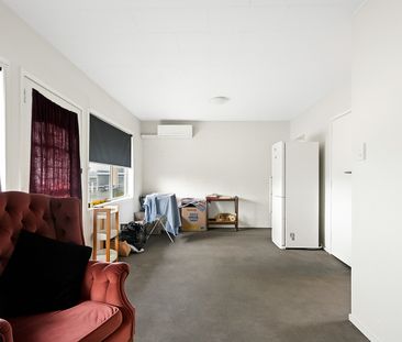 This very tidy, one bedroom unit is situated in the heart of Hamilt... - Photo 5