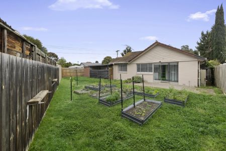 A renovated gem and family home in great location! - Photo 4