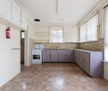 Close to shops & transport - Photo 1