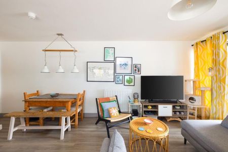 2 Bed Flat, Paintworks, BS4 - Photo 3