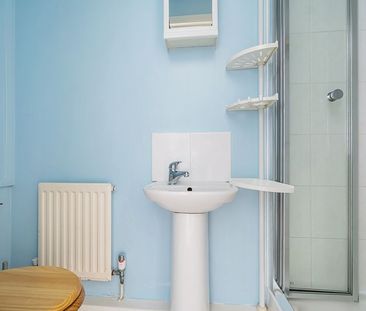 Filmer Grove, Godalming, Surrey, GU7 - Photo 1