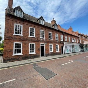 Appletongate, Newark, Notts, NG24 - Photo 2