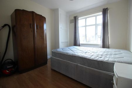 4 bedroom semi-detached house to rent - Photo 5