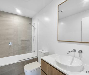 Two bedroom beachside apartment in the heart of Palm Beach! - Photo 3