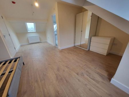 4 bedroom flat to rent - Photo 4
