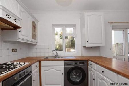 3 bedroom property to rent in London - Photo 5