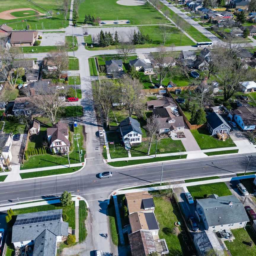 For Lease - 4046 Main Street, Niagara Falls, Ontario - Photo 1