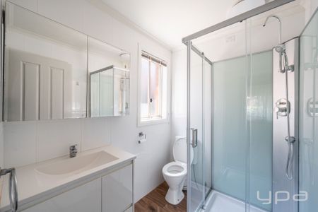 Large Family Home! - Photo 3