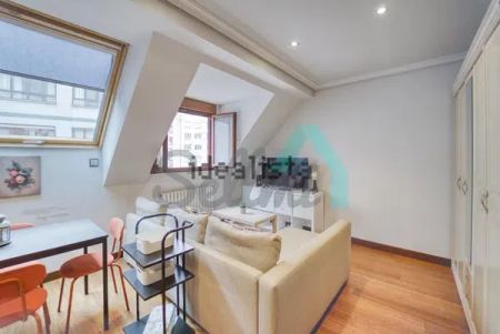 Alquiler de piso en Calle Campoamor - Photo 4