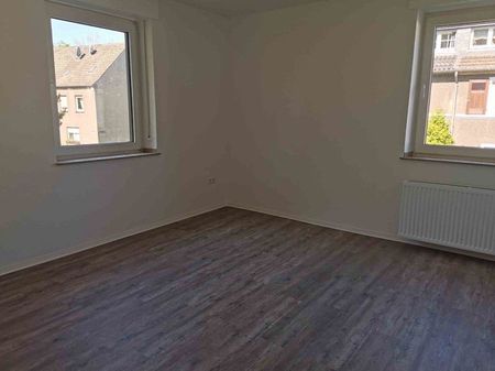 **Bezugsfertige 3-Zimmer-Wohnung mit Balkon - Foto 2