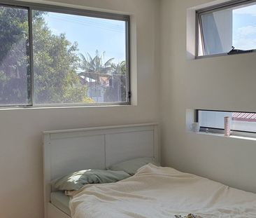 Holland Park West - Photo 1