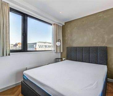 A modern one bedroom apartment in a new build development with a gy... - Photo 4