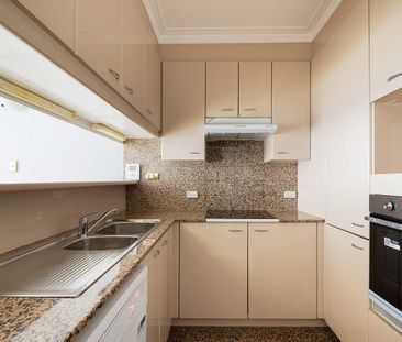 Spacious one-bedroom apartment with secure parking - Photo 5