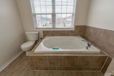 For Lease - 102 Hunter Way, Brantford, Ontario - Photo 5