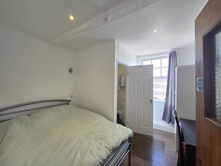 1 bedroom in a flat share to rent - Photo 5