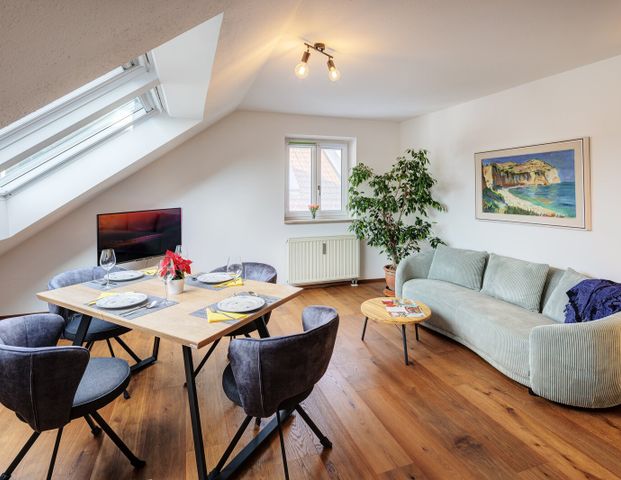 Attic apartment with great lighting - Photo 1